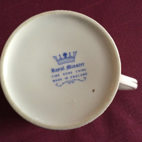 Royal Albert saucer plate Royal Minster cup fine bone china made in England - Picture 9 of 11